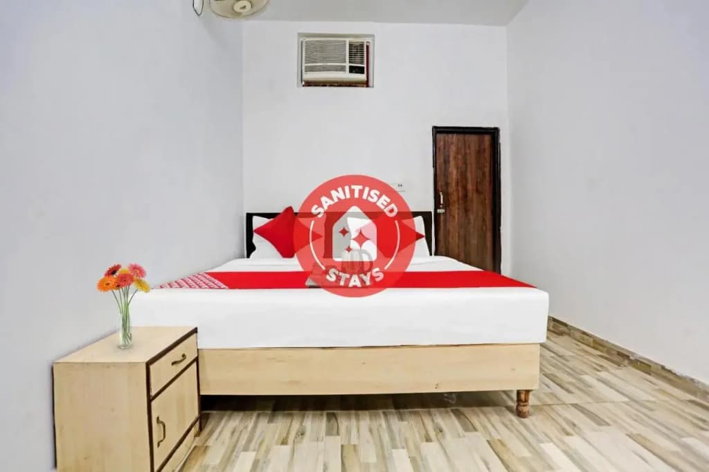 OYO Hotel Nirvan Near Jahangirpuri Metro Station - photo 4