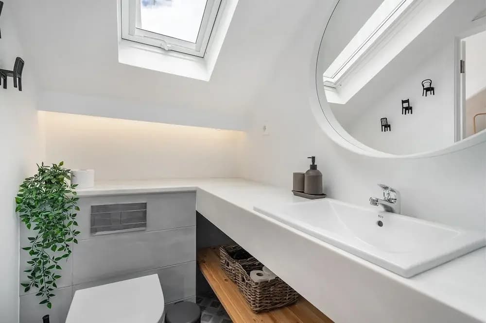 Riverside View 2-Bed For Remote Workers & Digital Nomads - photo 9