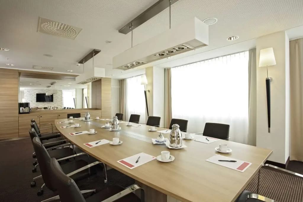H4 Hotel Berlin Alexanderplatz - photo 12