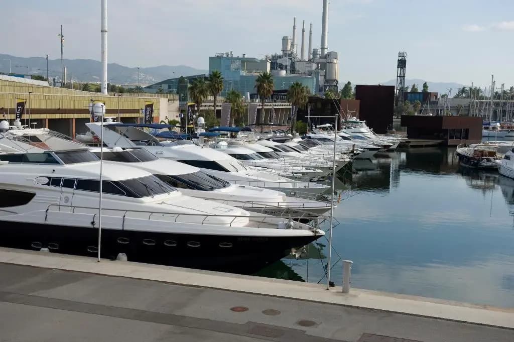 Boat Accommodations Barcelona - photo 4