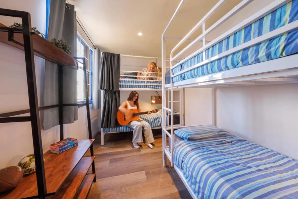 Mad Monkey Coogee Beach Hostel - photo 18