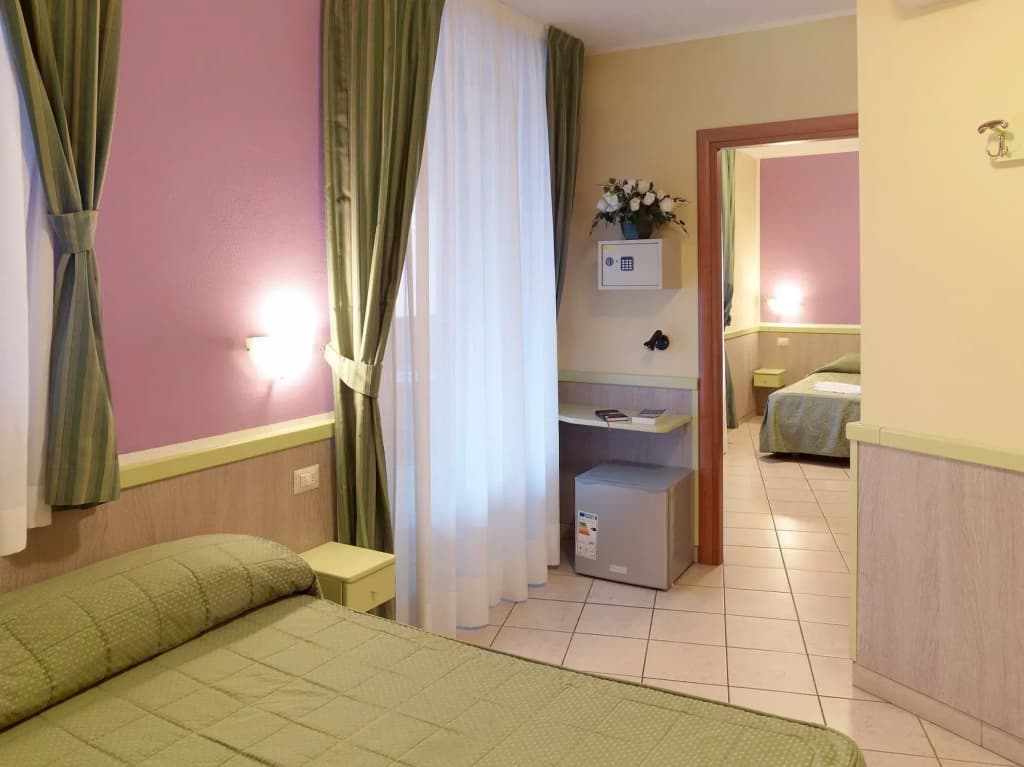 Hotel Arco Romana - photo 6