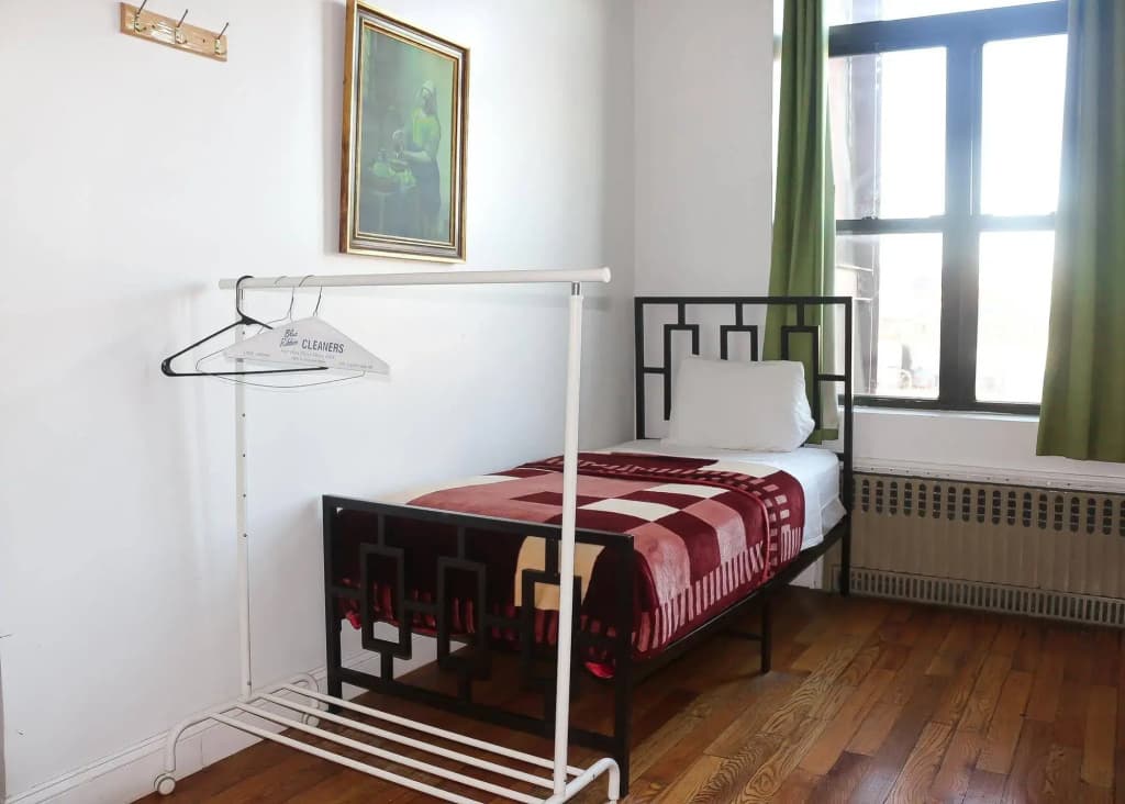 NY Moore Hostel - photo 6