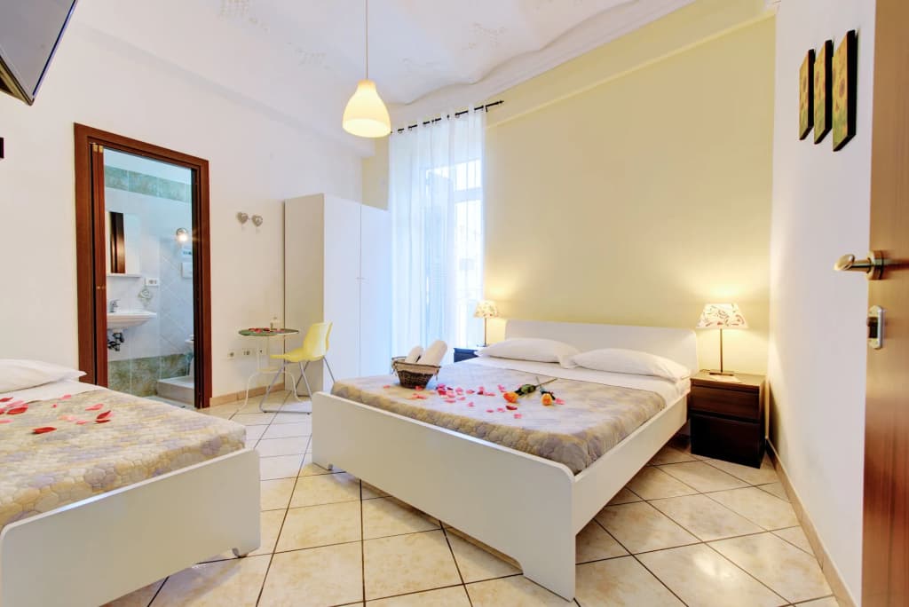 In the Center Guesthouse - photo 6