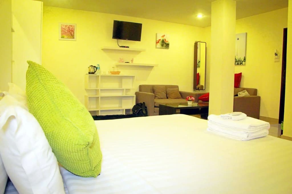 Royal Q&D Suites Hotel - photo 7