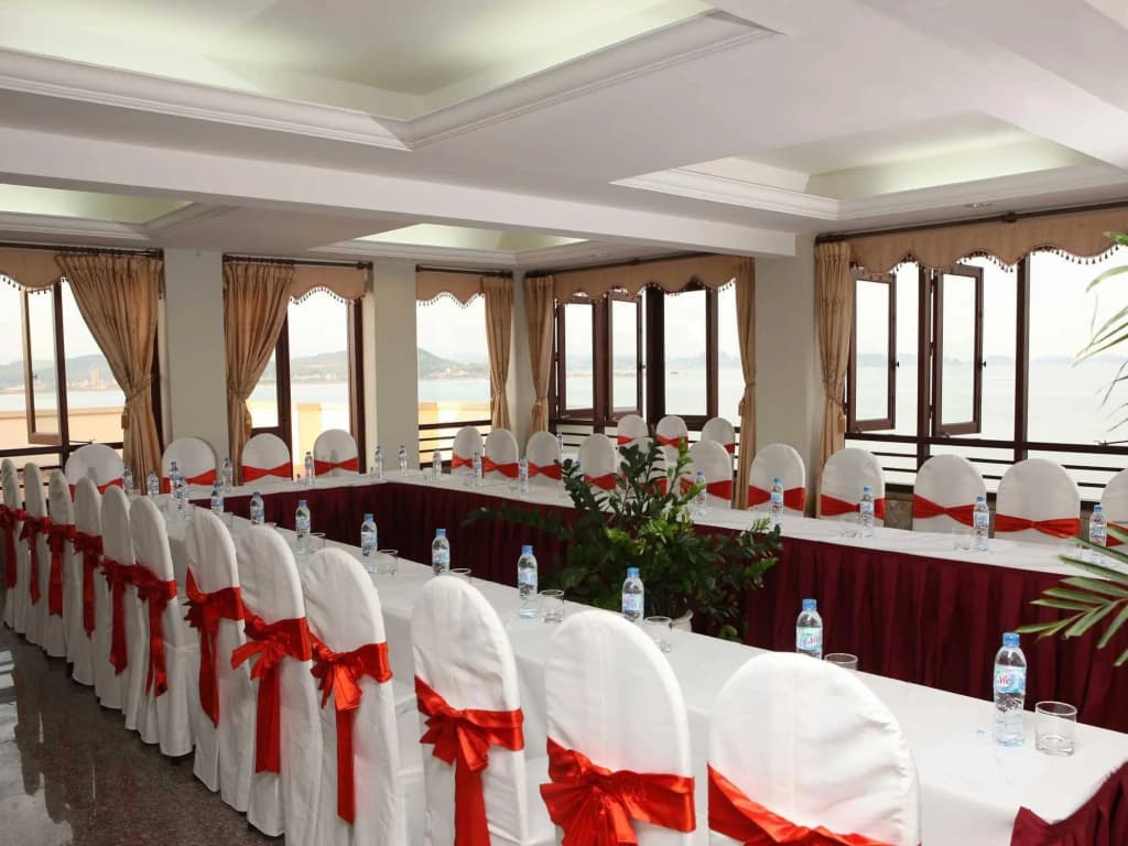 Hoa Binh Ha Long Hotel - photo 11