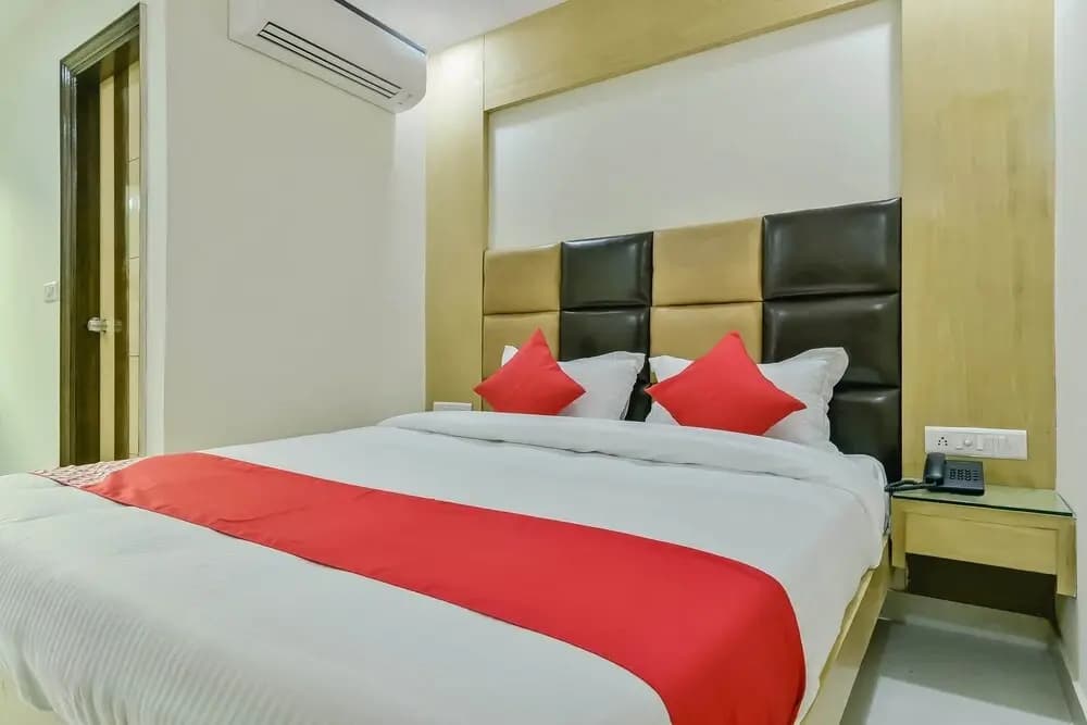 Vaccinated Staff- OYO 28237 Hotel Bramhaputra - photo 6