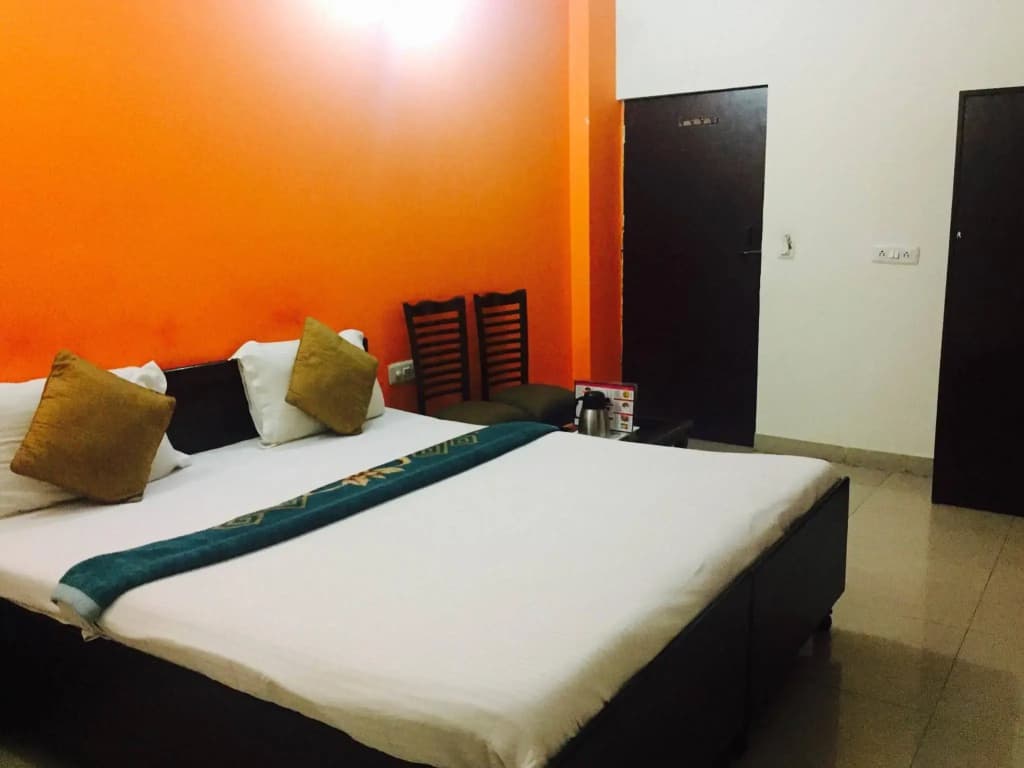 OYO 9148 Hotel Global Inn - photo 4