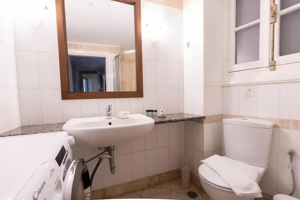 Ideal 4 bdr Apartment in Plaka for 10 - photo 8