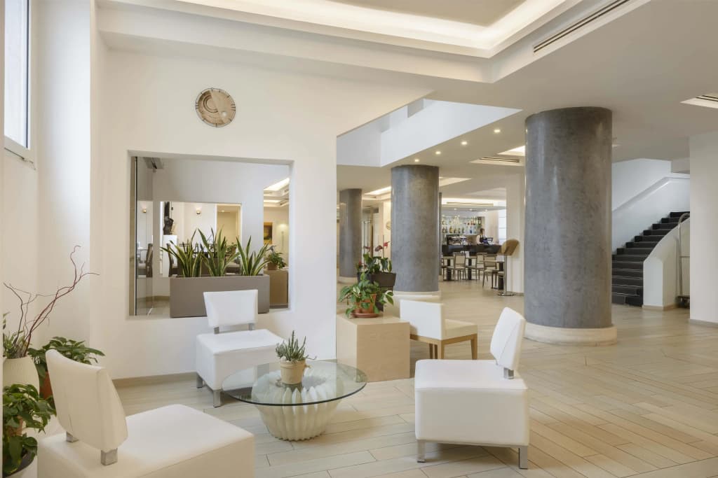 Occidental Aurelia - photo 2