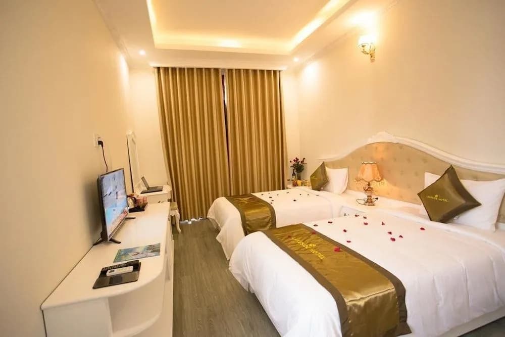 Lakeside Hotel - photo 12
