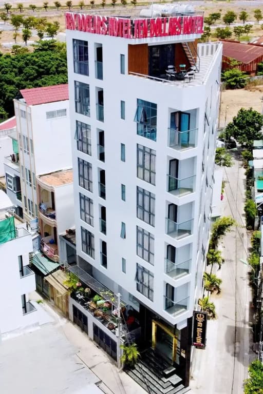 Ten Dollars Hotel - photo 1