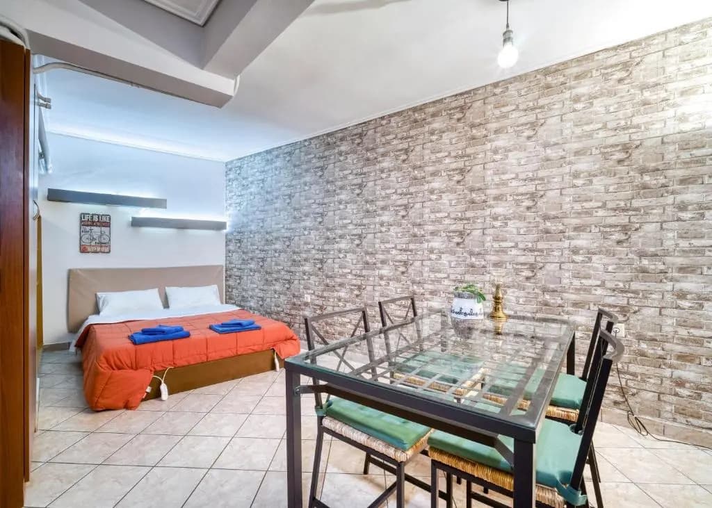 Athens metro apartment - photo 2