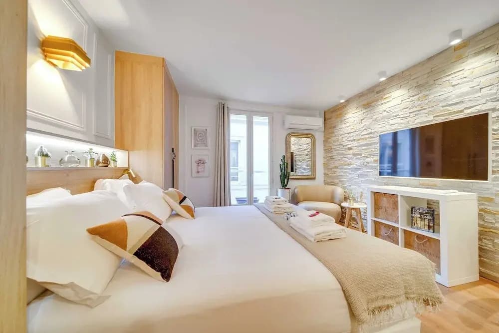 Amazing Historical Parisien Studio Next TO Louvre Area ! - 2 - photo 2