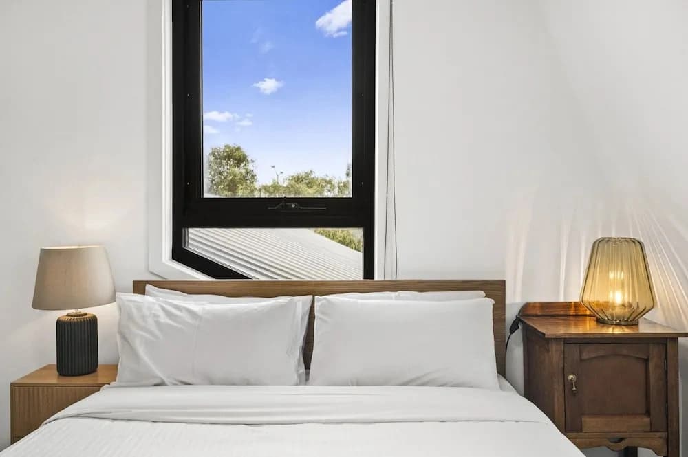 Comfortable 2 Bed Stay With Parking - photo 3