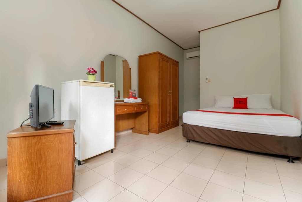 RedDoorz Plus @ Karet Pedurenan 3 - photo 2