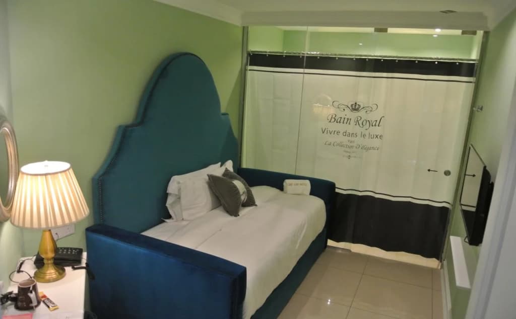 1 Day Car Hotel Station 18 - photo 26