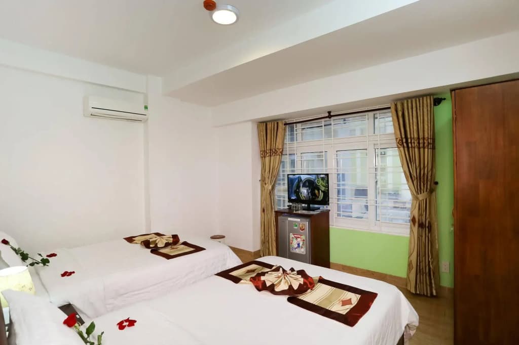 Little Gold Hotel - photo 4