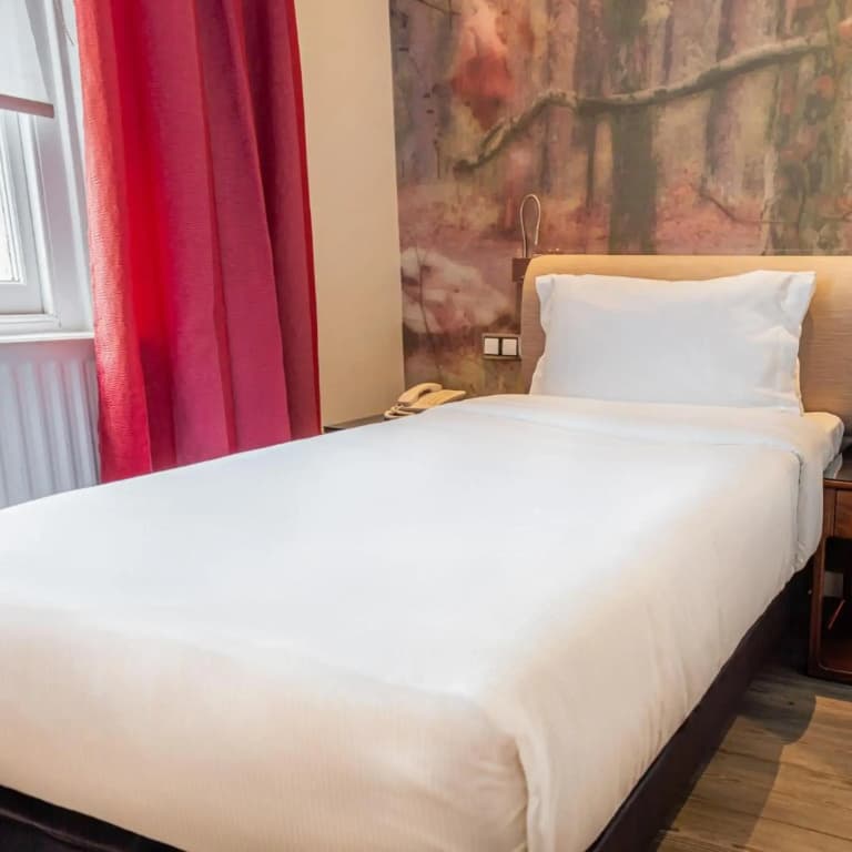 The Queens Gate Hotel - photo 35