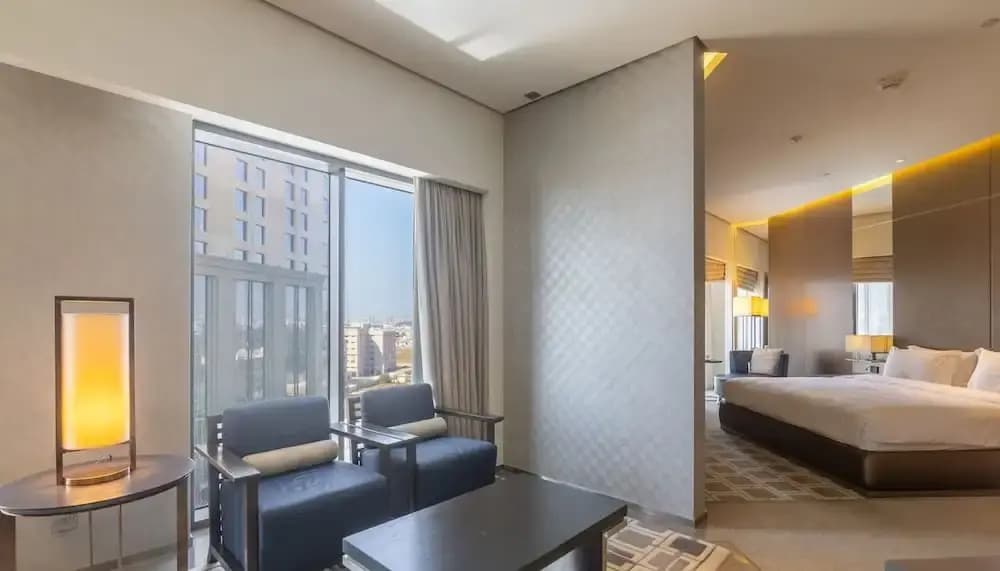 Elegant 1BR Near Wafi Mall Central Dubai Stay - photo 3