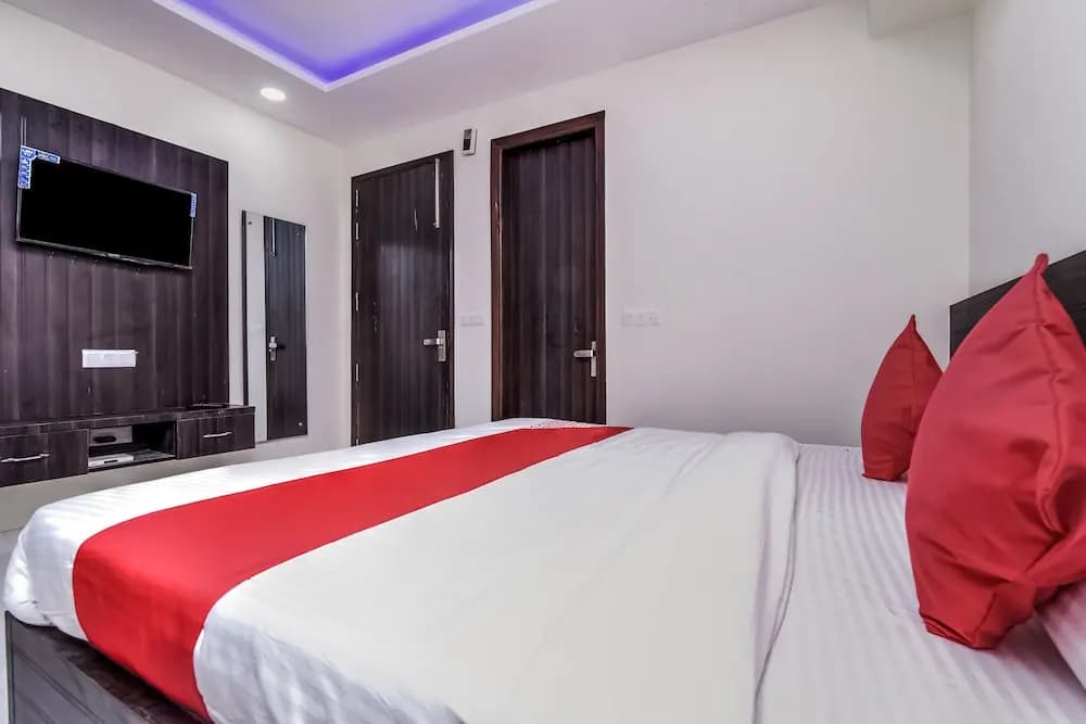 OYO 24236 Q Hotel - photo 18