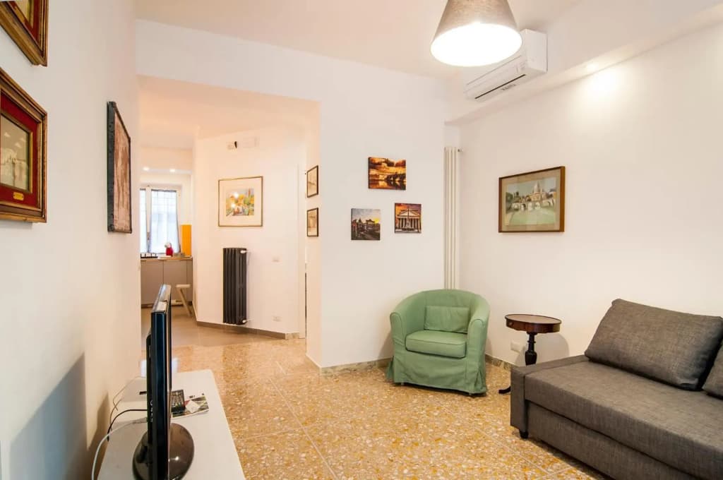 Vatican Museums Roomy Apartment - photo 23