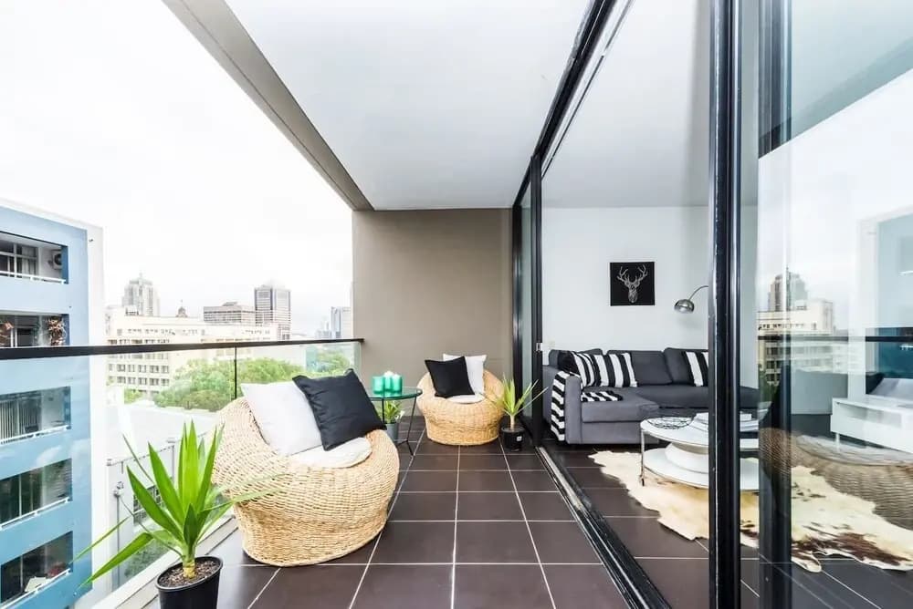 Executive Two Bed Penthouse Studio in the City - photo 8