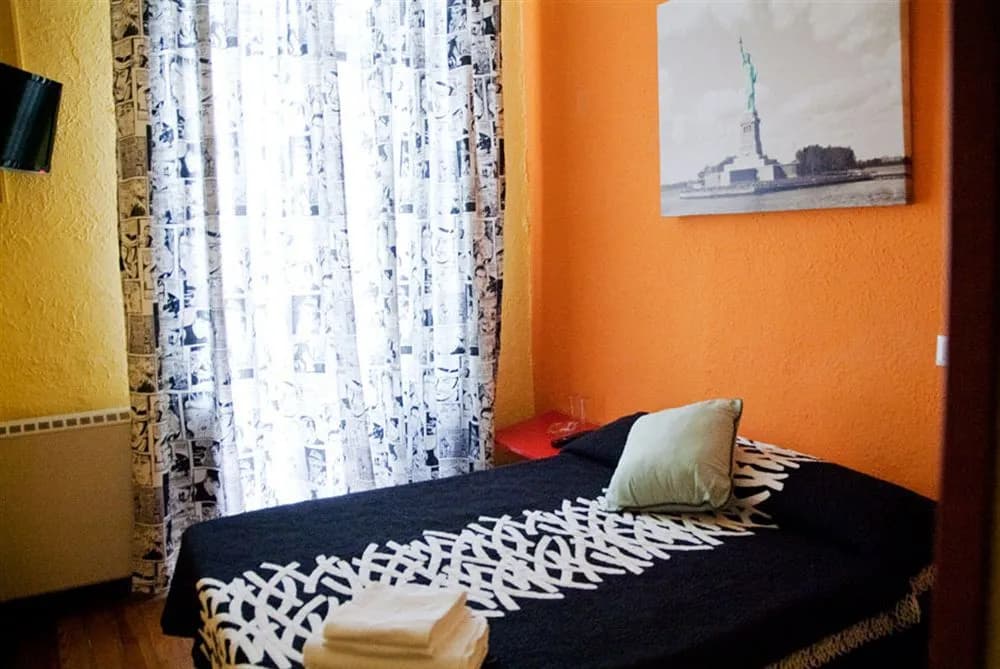 12 Rooms Hostal - photo 5