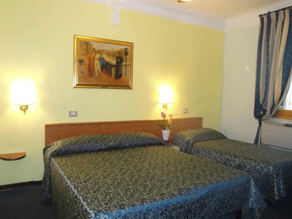 Hotel Santa Croce - photo 4