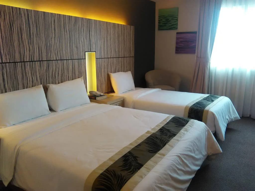 Grand Medallion Hotel - photo 6