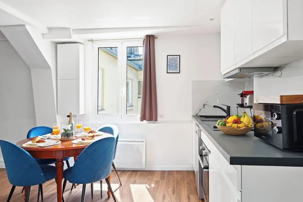 Charming 2BR Retreat by République - photo 11