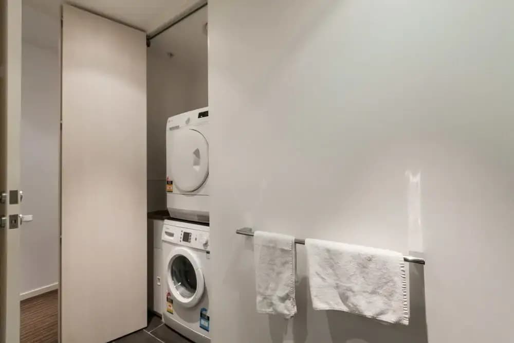 ZACH, 1BDR St.Kilda Apartment - photo 12