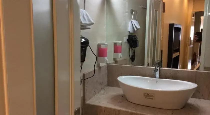 M Belle Hotel - photo 8