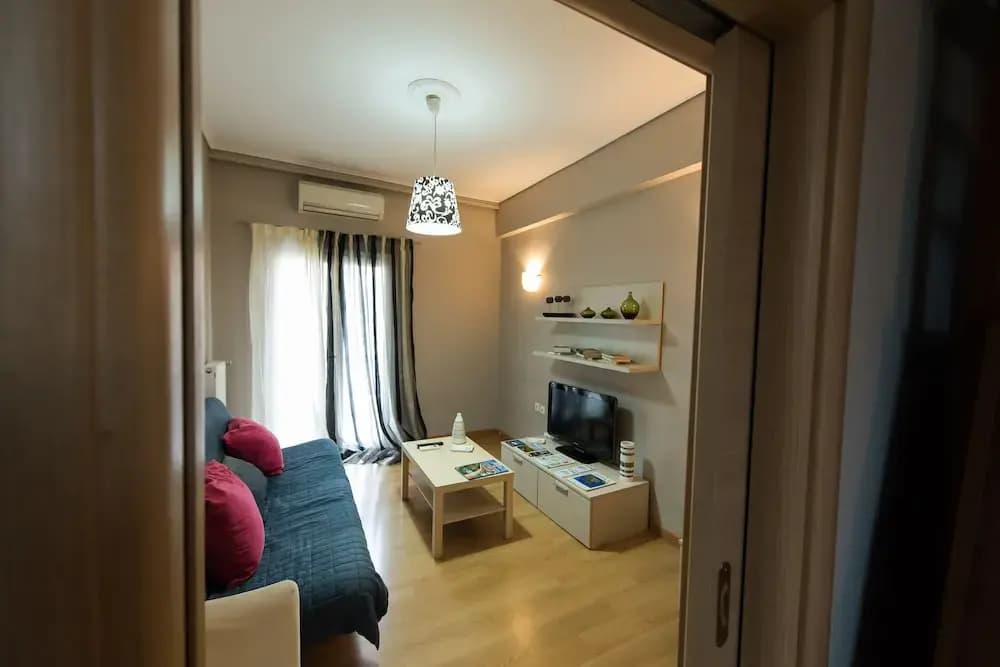Central 3BD Apt. near Acropolis - photo 6