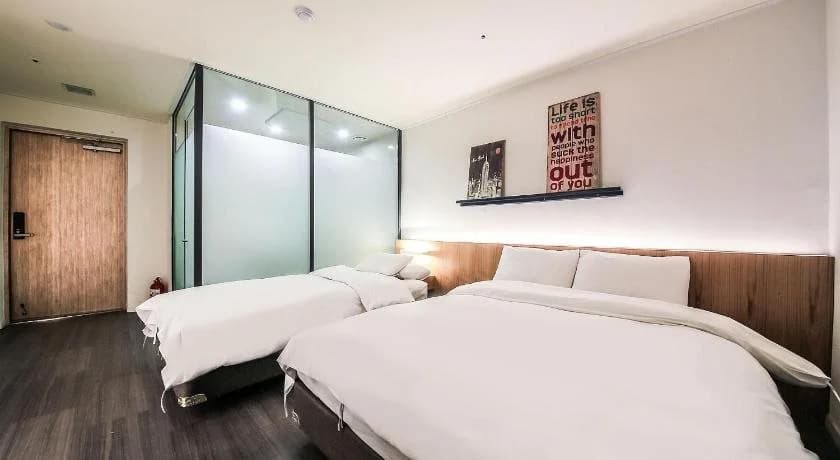 Blvd Hotel - photo 16