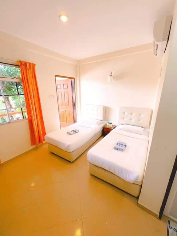Amzar Motel Cenang - photo 2