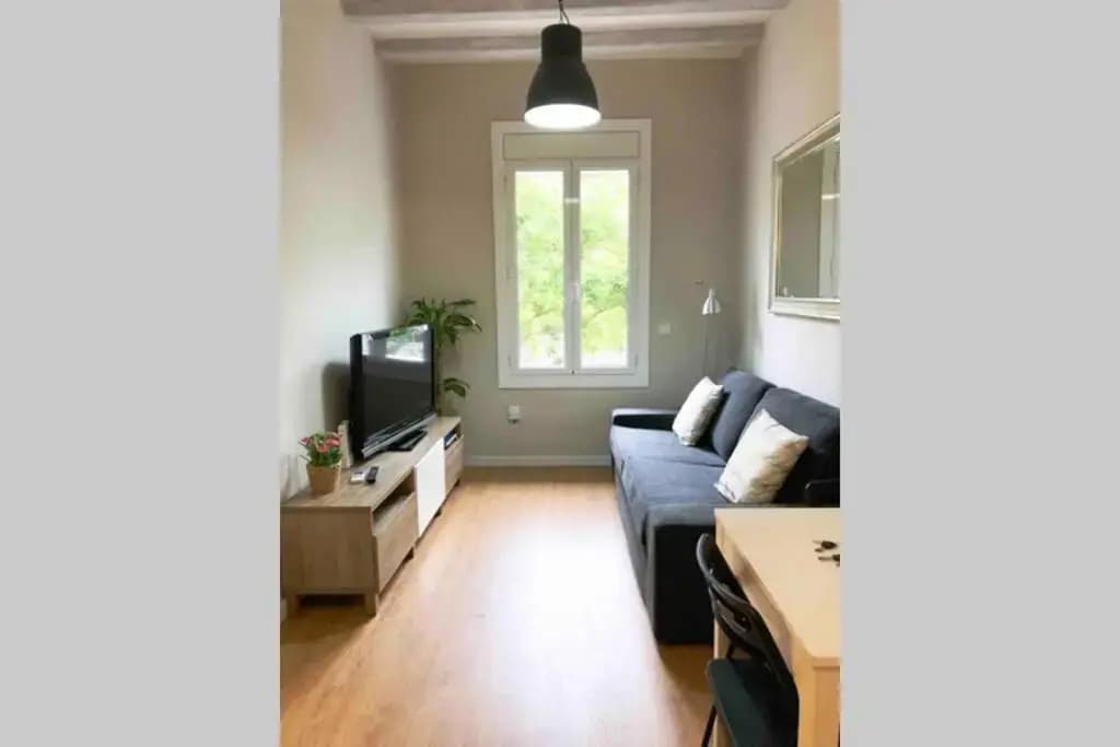 2 Bedroom Apartment Sants - photo 3