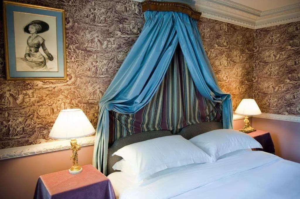 L'Hotel - photo 46