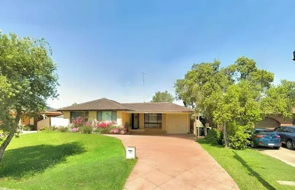 Cheerful 4 Bedroom with free Parking - photo 9