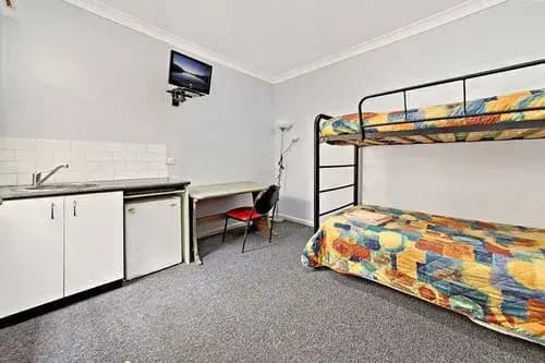 Sinclairs City Hostel - photo 4