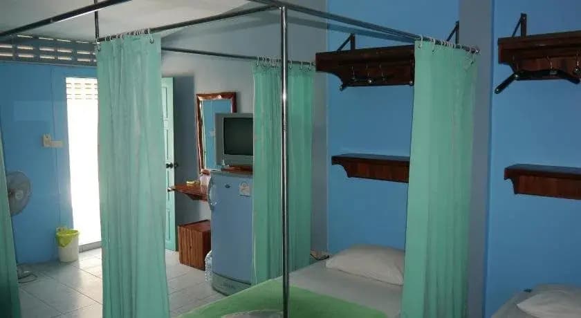 Dive Den Guesthouse - photo 2
