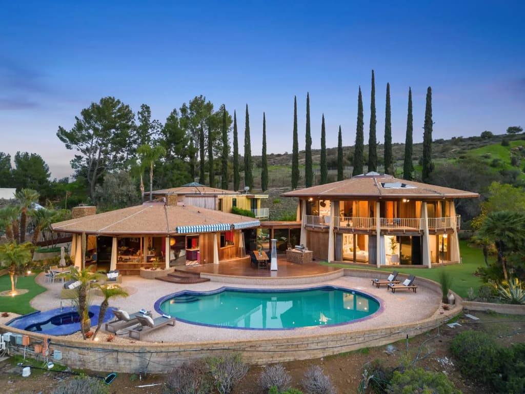 Via Vallarta - An Architecturally Significant California Modern Home - photo 9