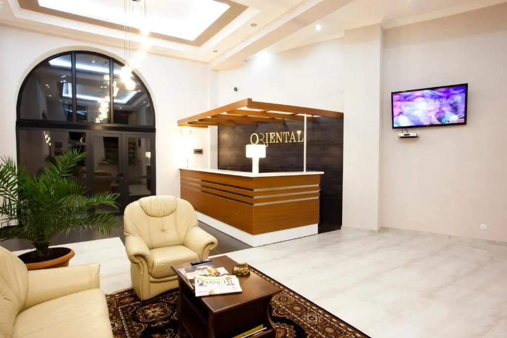 Oriental Hotel - photo 2