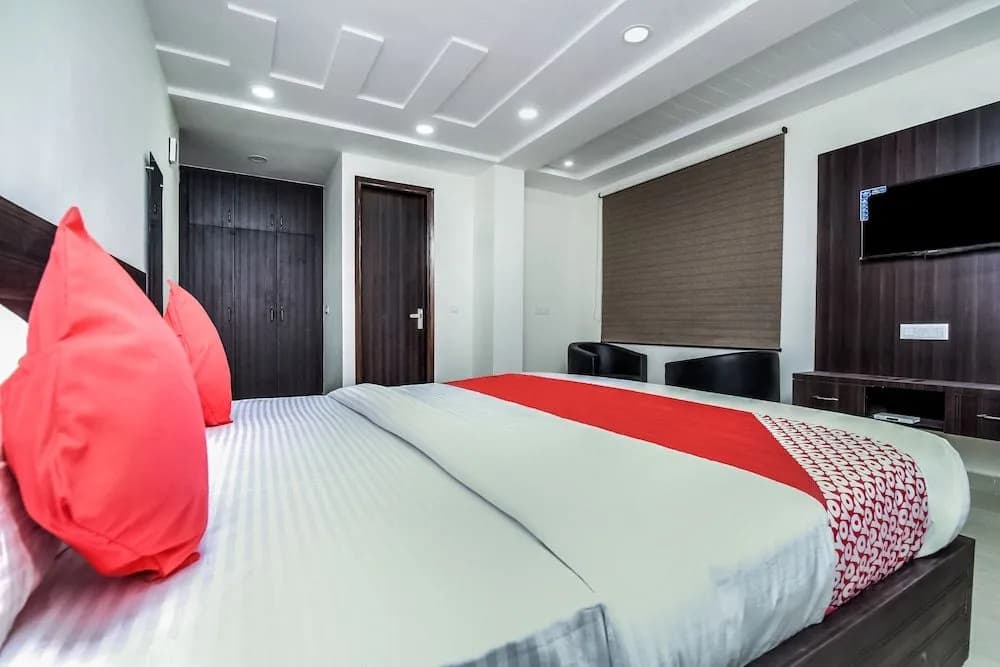 OYO 24236 Q Hotel - photo 11