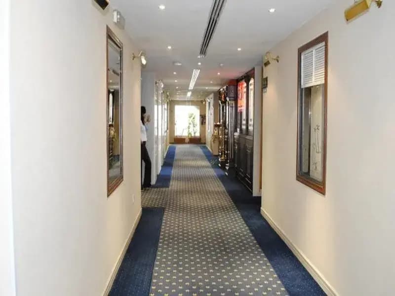 Ramee Guestline Hotel - photo 11