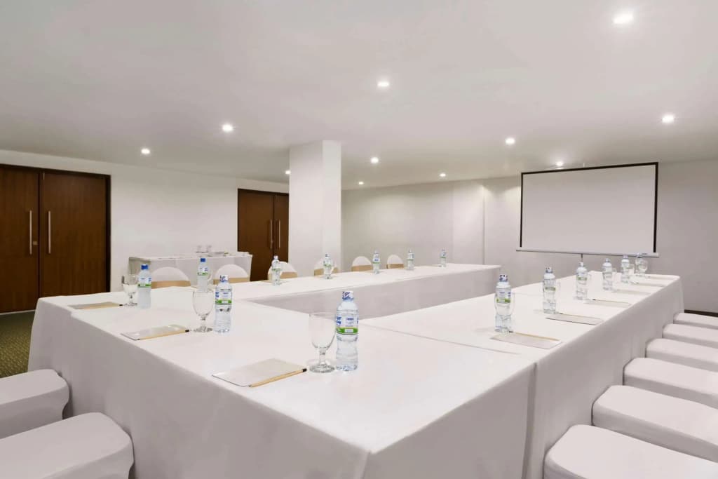 Ramada by Wyndham Colombo Hotel - photo 14