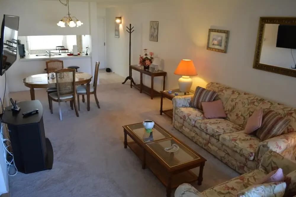 Beautiful 2 Bedroom 2 Bath Condominium - photo 3