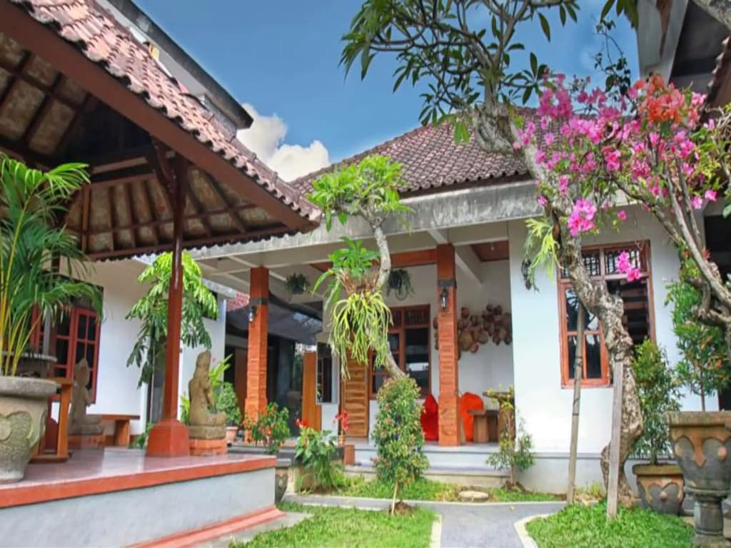 Halaman Depan Hostel - photo 4