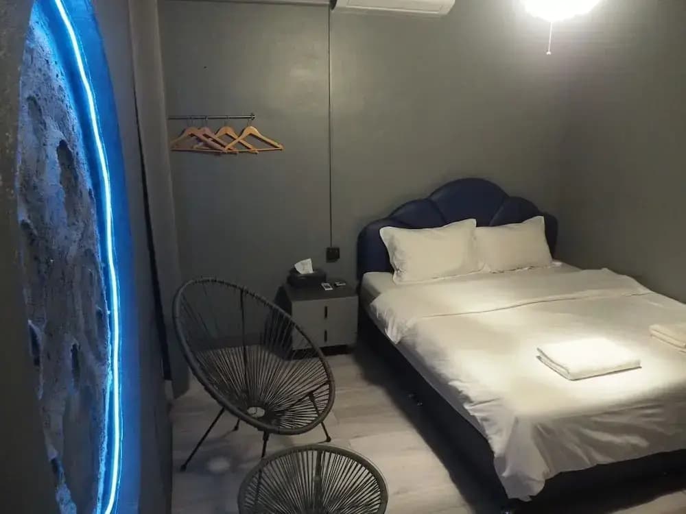 Doctor Alien Hostel - photo 3
