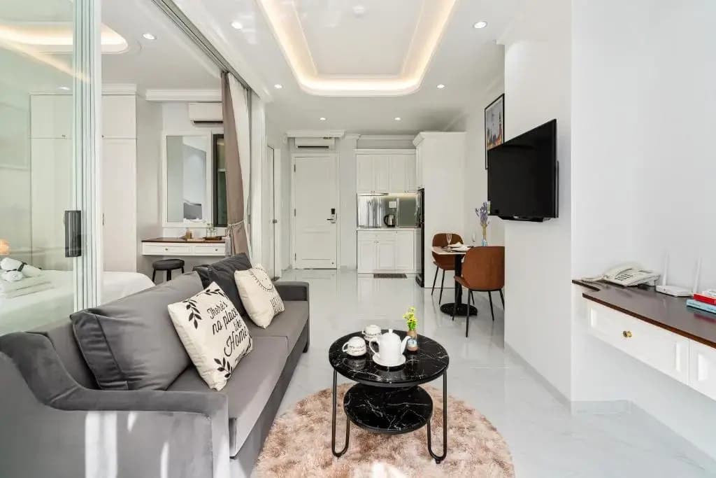 The Royal Hotel & Apartment - photo 4